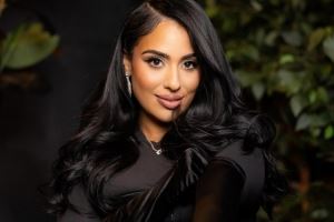 皮尔斯：社媒上很多女人露得太多 那就别怪男人勾搭你